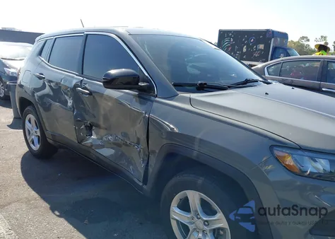 2023 Jeep Compass Sport 4X4 z USA, uszkodzony, nr VIN 3C4NJDAN8PT538530